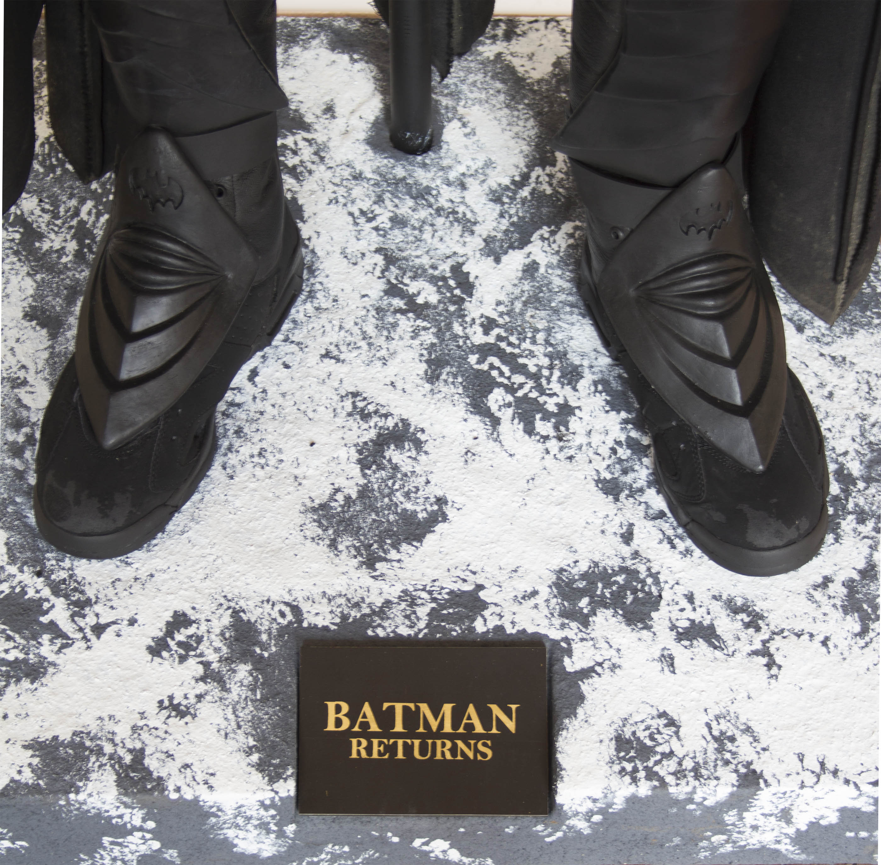 Michael-Keaton-Batman-Returns-Costume-52724h_lg - DC Comics News